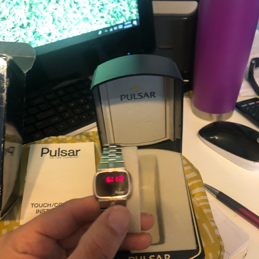 Watch - Picture 2 of 3